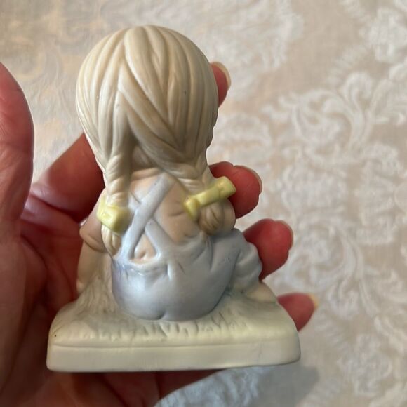 Vintage Boy & Girl porcelain sitting figurines EVC no chips cracks or fading - Picture 9 of 16